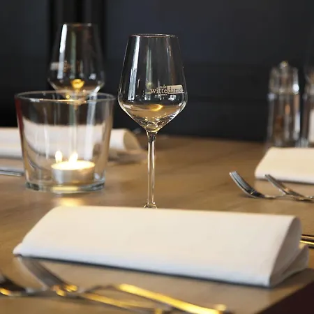 In De Witte Dame Bar Kitchen Hotel Grubbenvorst