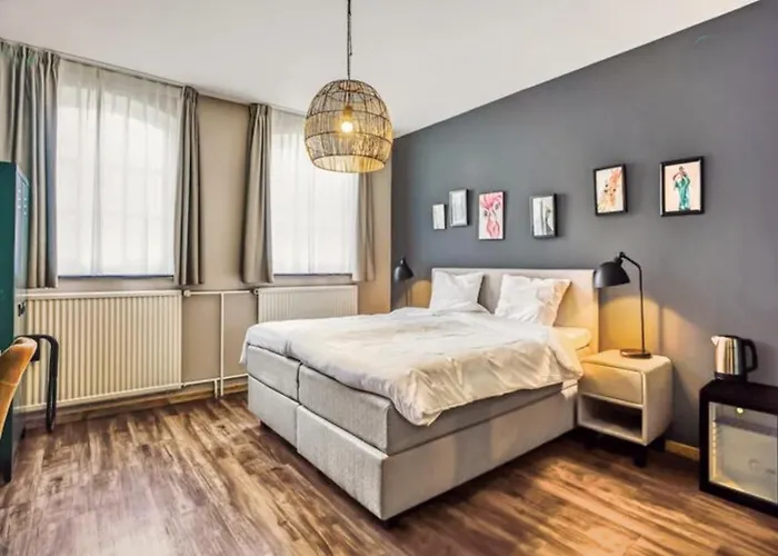 In De Witte Dame Bar Kitchen Hotel Grubbenvorst