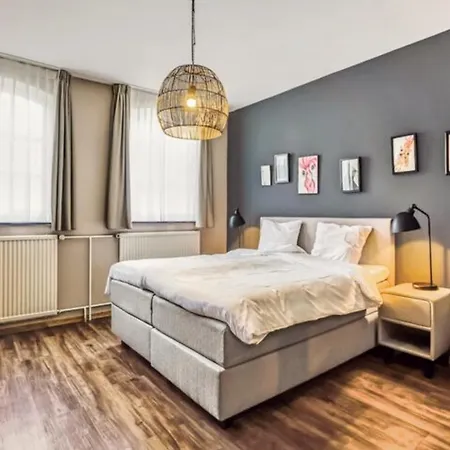 In De Witte Dame Bar Kitchen Hotel Grubbenvorst